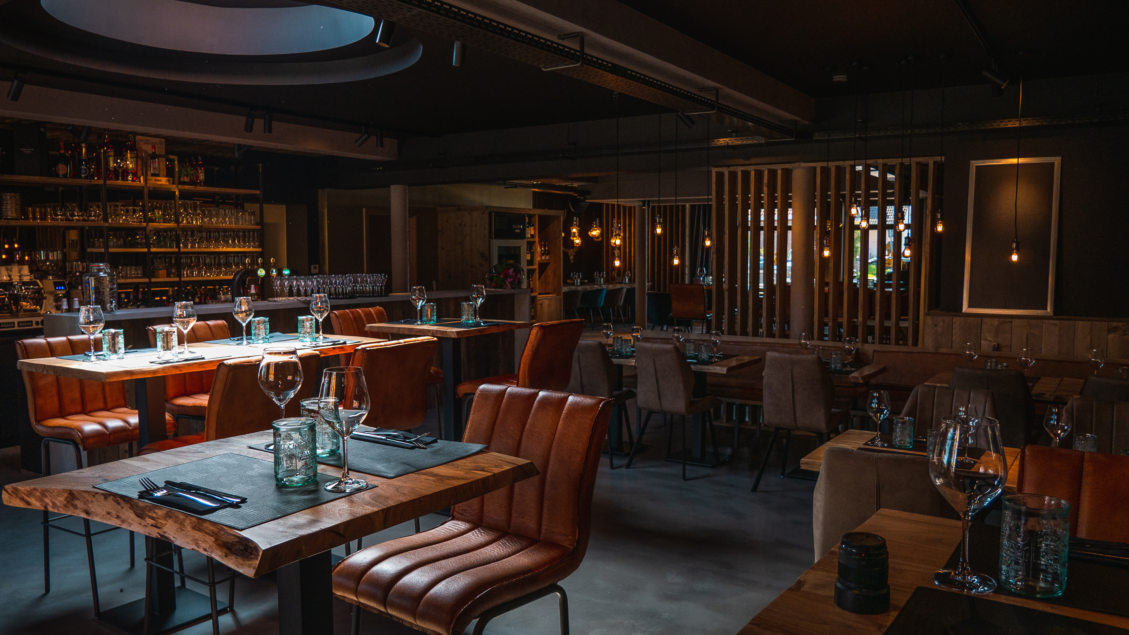 Bar lounge Ad’Os Grill cocktails en sfeer